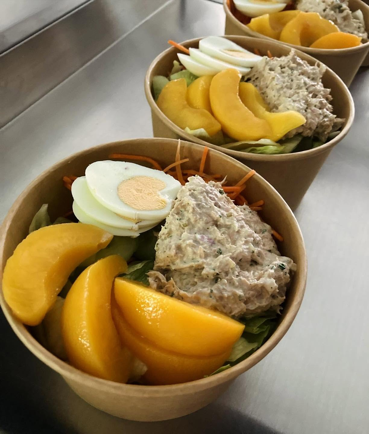 Salade thon et pêches